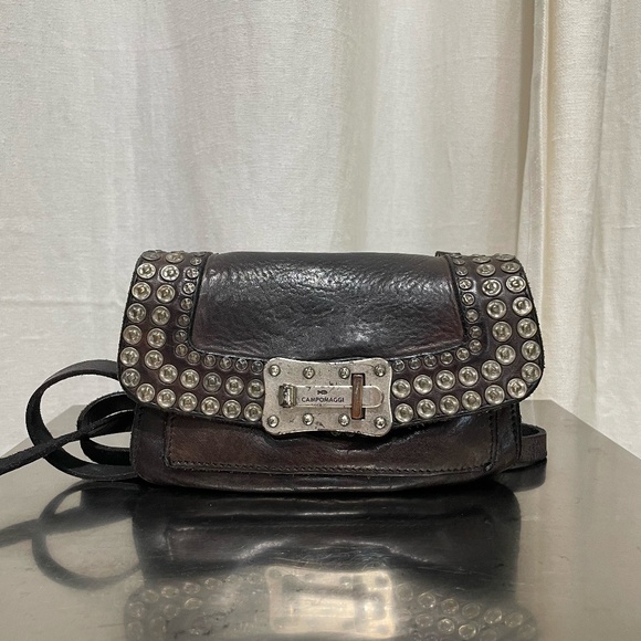 Campomaggi Riveted Crossbody Bag in Nero